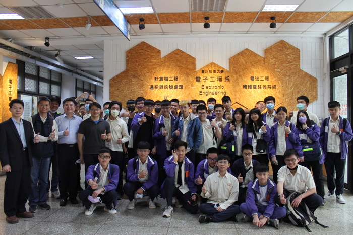 The Affiliated Tao-Yuan Agricultural & Industrial Senior High School teachers and students Come to Visit《2021.04.19》